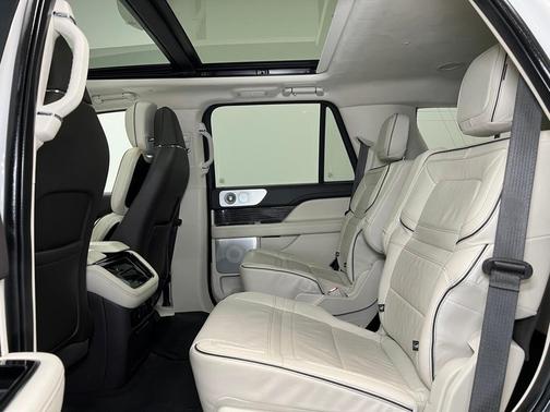 2022 Lincoln Navigator Black Label