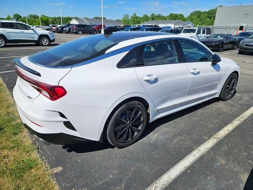 White 2022 Kia K5 GT