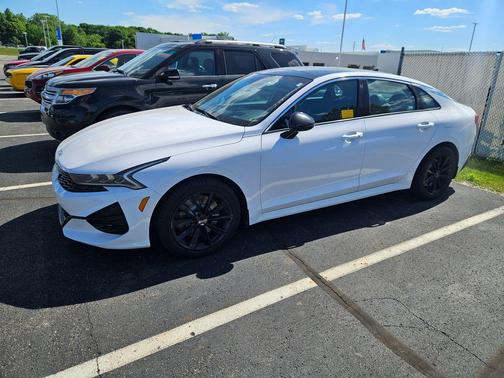 White 2022 Kia K5 GT