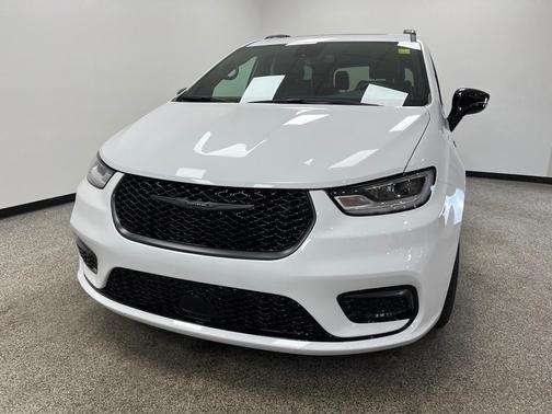 2025 Chrysler Pacifica Hybrid Select