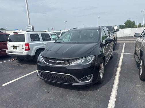 2018 Chrysler Pacifica Touring-L
