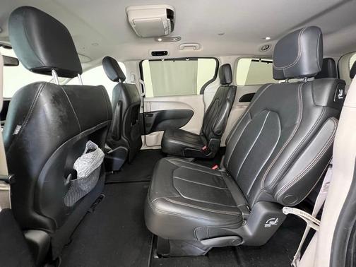 2018 Chrysler Pacifica Touring-L