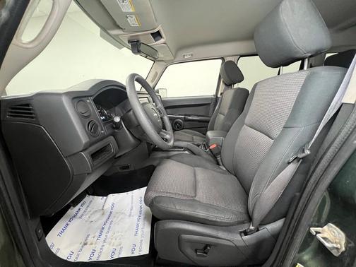 2008 Jeep Commander Sport