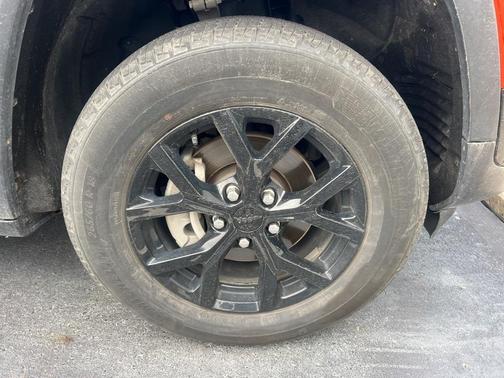 2024 Jeep Grand Cherokee Laredo