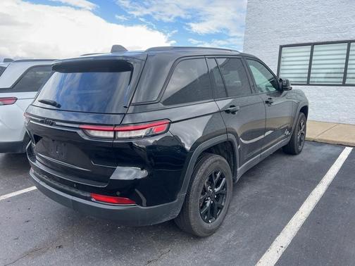 2024 Jeep Grand Cherokee Laredo