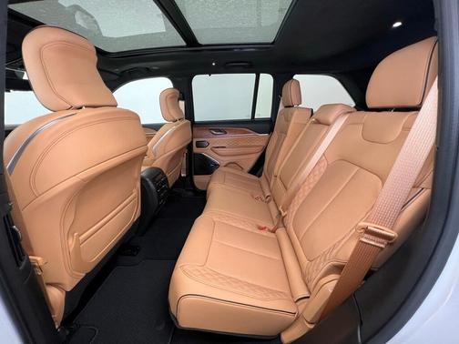 2024 Jeep Grand Cherokee Summit