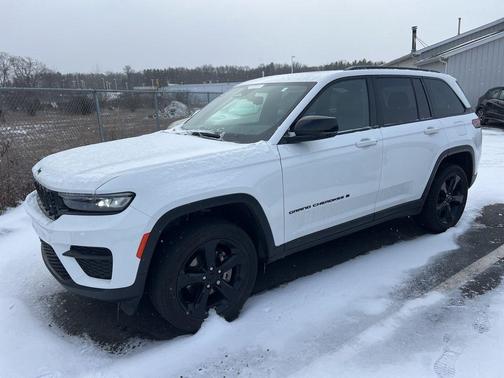 2024 Jeep Grand Cherokee Laredo
