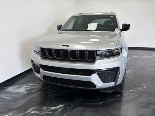 Silver Zynith 2026 Jeep Grand Cherokee Limited 4x4