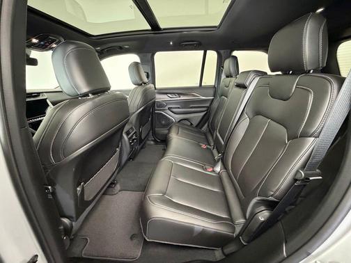 Silver Zynith 2026 Jeep Grand Cherokee Limited 4x4
