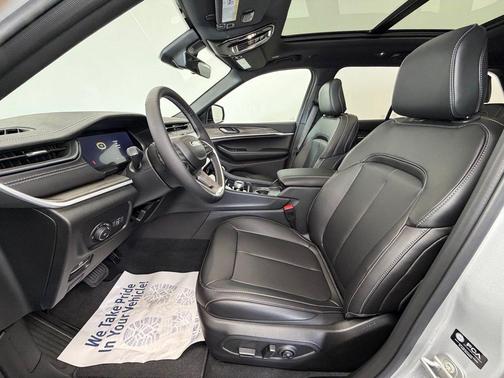 Silver Zynith 2026 Jeep Grand Cherokee Limited 4x4