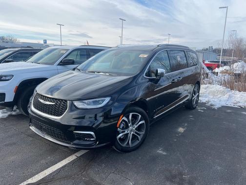 2025 Chrysler Pacifica Pinnacle
