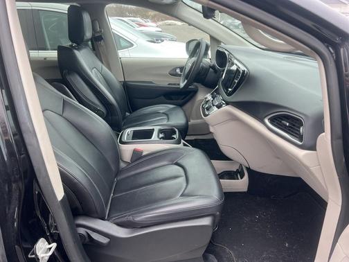 2024 Chrysler Pacifica Touring-L