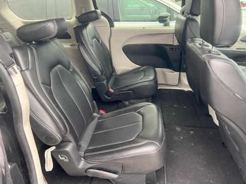 2024 Chrysler Pacifica Touring-L