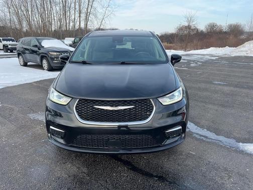 2024 Chrysler Pacifica Touring-L