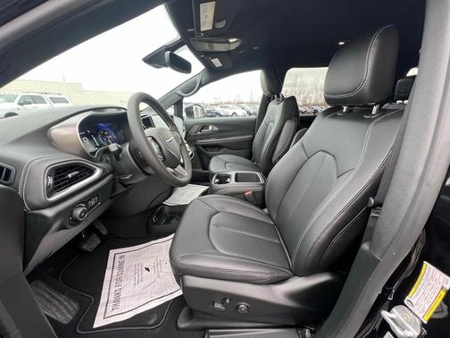 2026 Chrysler Pacifica Select AWD