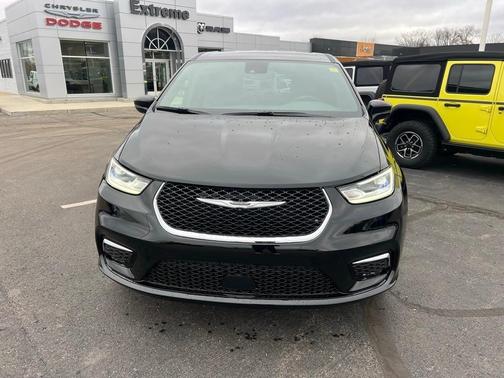 2026 Chrysler Pacifica Select AWD