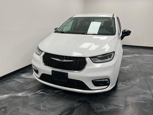 2024 Chrysler Pacifica Touring-L