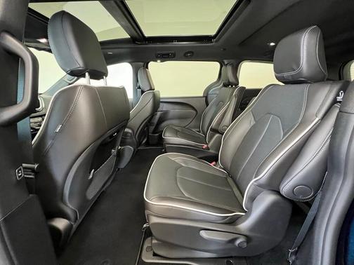 2025 Chrysler Pacifica Hybrid Select