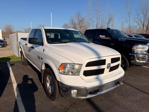 Bright White Clearcoat 2017 RAM 1500 SLT