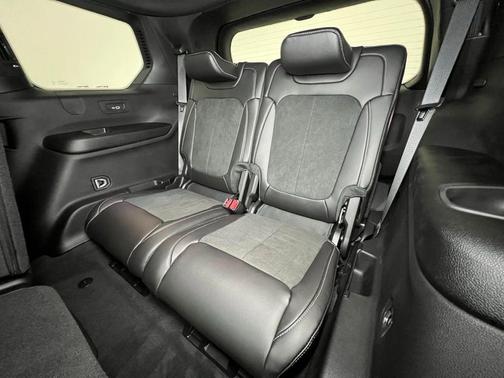 Diamond Black 2026 Jeep Grand Cherokee L Laredo