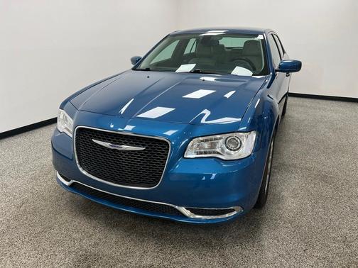 2020 Chrysler 300 Touring