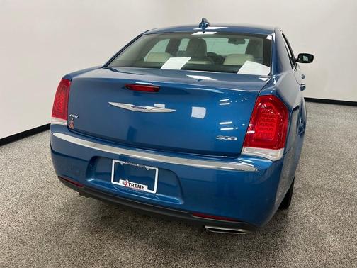 2020 Chrysler 300 Touring