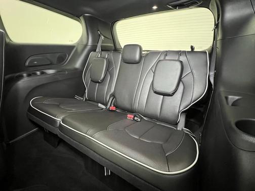 2025 Chrysler Pacifica Hybrid Select