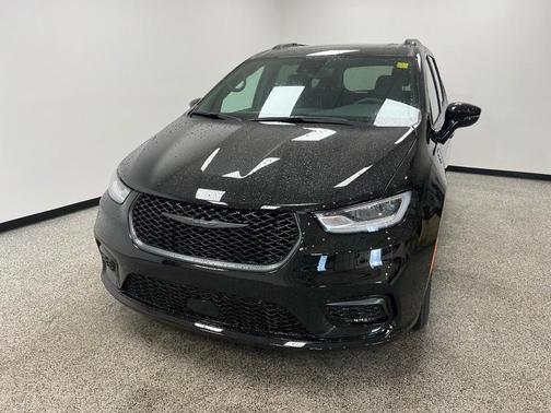 2025 Chrysler Pacifica Hybrid Select