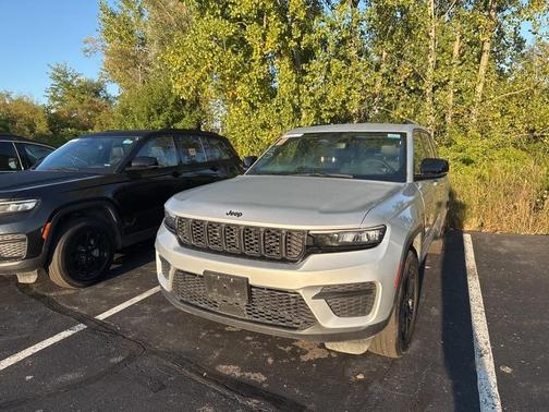 2024 Jeep Grand Cherokee Laredo