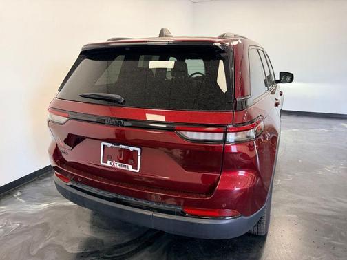 Velvet Red Pearlcoat 2024 Jeep Grand Cherokee Laredo