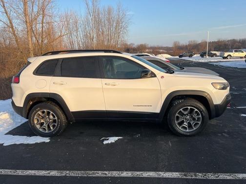 2022 Jeep Cherokee Trailhawk