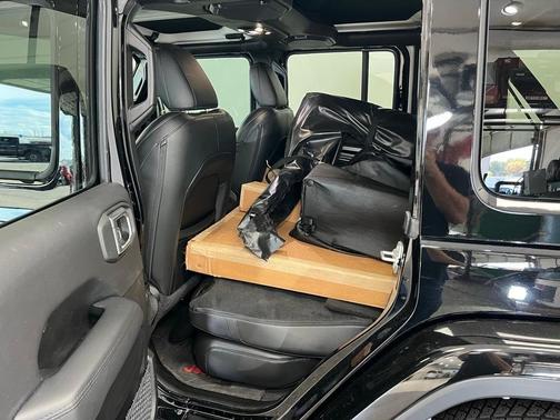 2022 Jeep Wrangler Unlimited Sahara Altitude