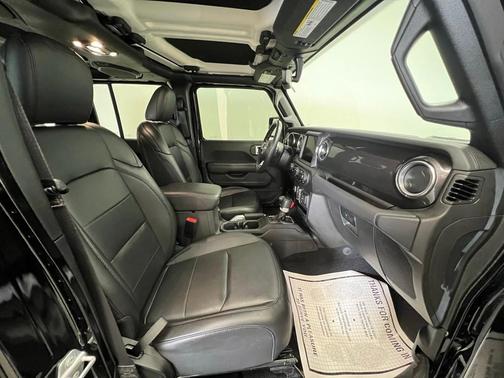 2022 Jeep Wrangler Unlimited Sahara Altitude