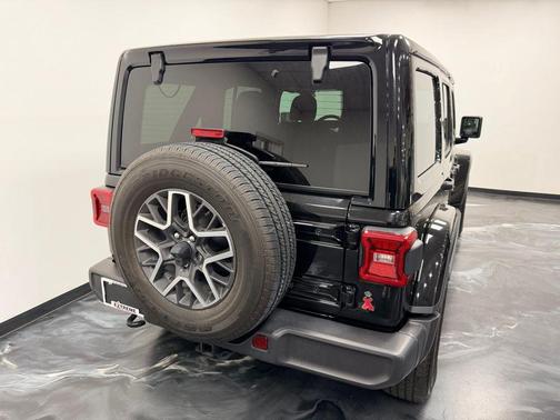 Black Clearcoat 2024 Jeep Wrangler Sahara