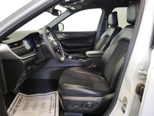 2024 Jeep Grand Cherokee L Laredo