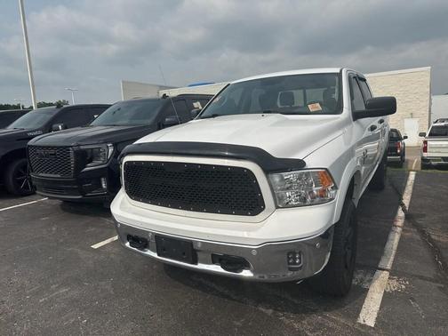 2016 RAM 1500 SLT