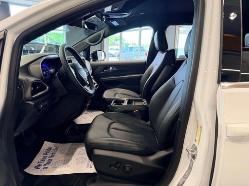 Bright White 2027 Chrysler Pacifica SELECT