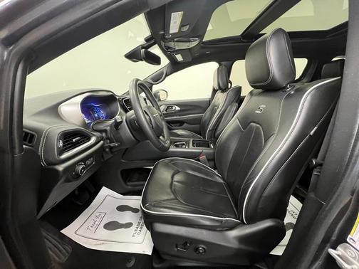 2022 Chrysler Pacifica Hybrid Limited