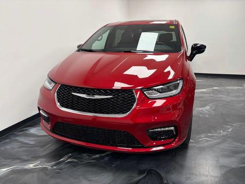 2026 Chrysler Pacifica Select AWD