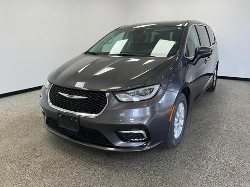 2023 Chrysler Pacifica Touring-L