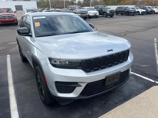 2024 Jeep Grand Cherokee Laredo