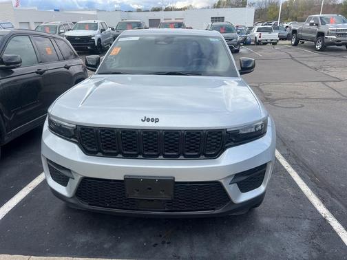 2024 Jeep Grand Cherokee Laredo