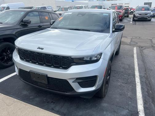 2024 Jeep Grand Cherokee Laredo