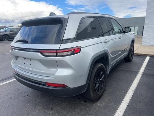 2024 Jeep Grand Cherokee Laredo