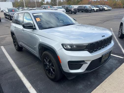 2024 Jeep Grand Cherokee Laredo