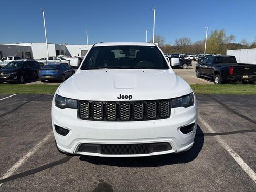 Bright White Clearcoat 2021 Jeep Grand Cherokee Laredo X