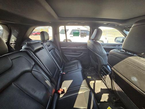 Bright White Clearcoat 2024 Jeep Grand Cherokee Limited