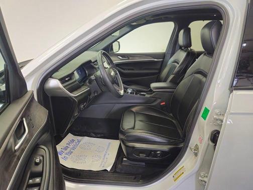 Bright White Clearcoat 2024 Jeep Grand Cherokee Limited