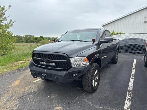 2016 RAM 1500 SLT