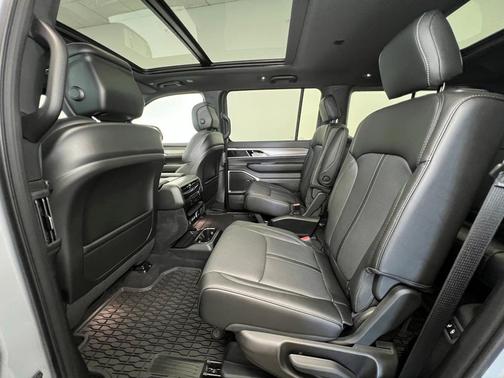 2025 Jeep Wagoneer Series II